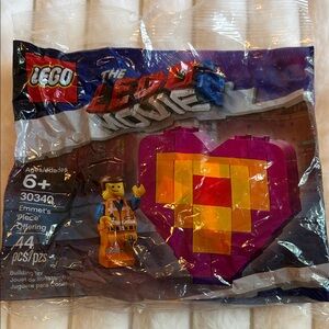 LEGO Movie Emmet with Colorful Heart Set